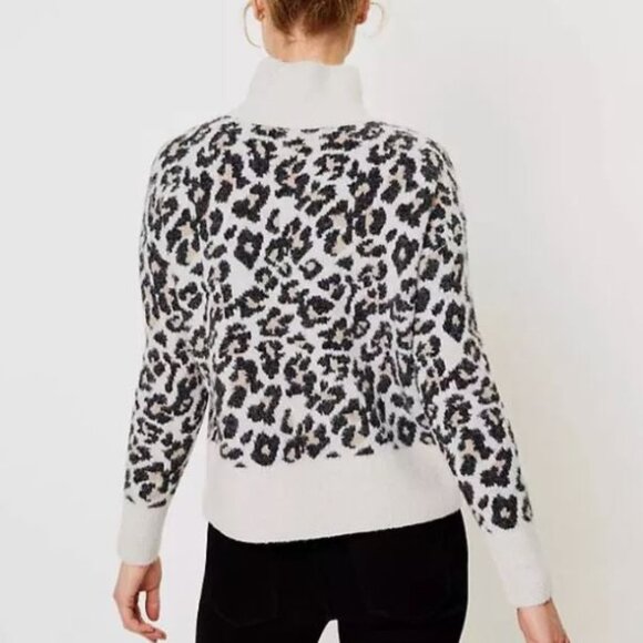 NWT LOFT Petites M Leopard Print Turtleneck Sweater Cream Long Sleeve - Picture 2 of 8